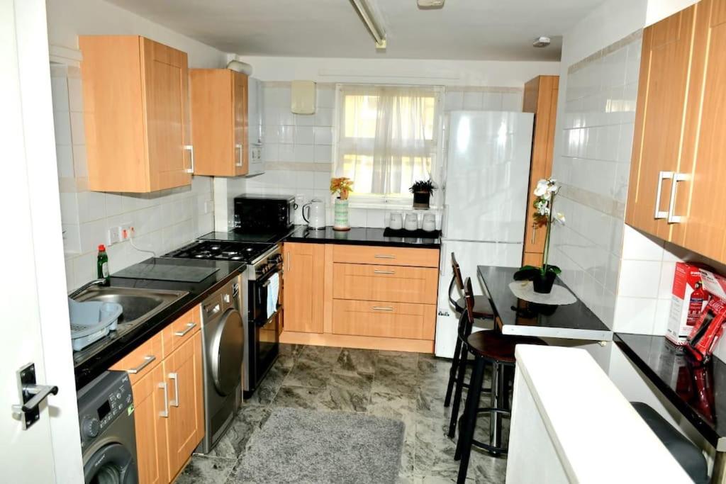 Spacious 3BR London Apartment Near Notting Hill