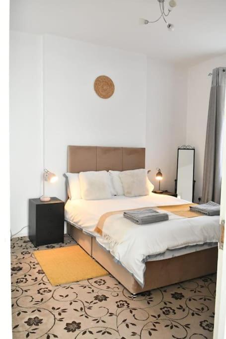 Spacious 3BR London Apartment Near Notting Hill