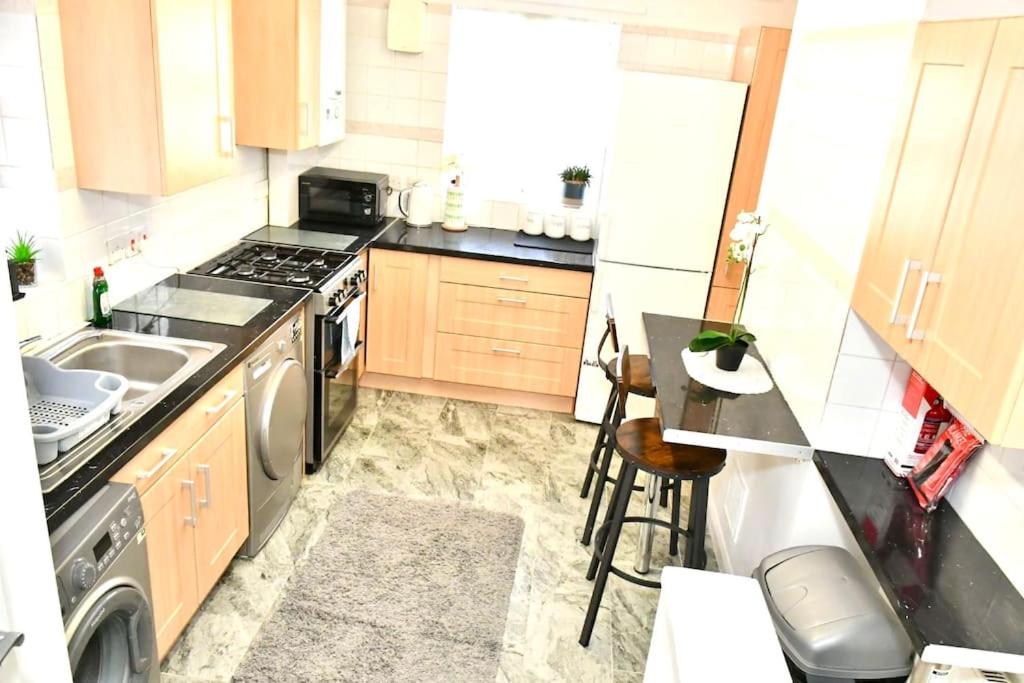 Spacious 3BR London Apartment Near Notting Hill