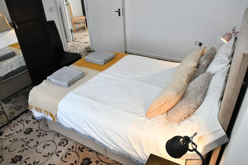 Spacious 3BR London Apartment Near Notting Hill