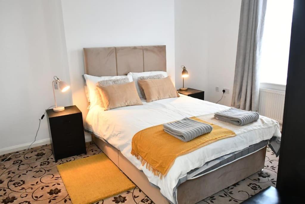 Spacious 3BR London Apartment Near Notting Hill