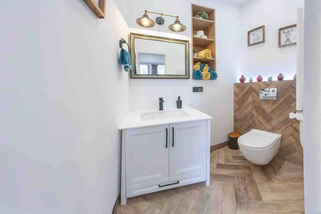 Yerevan City Center NY style Loft Apt Sleeps 8