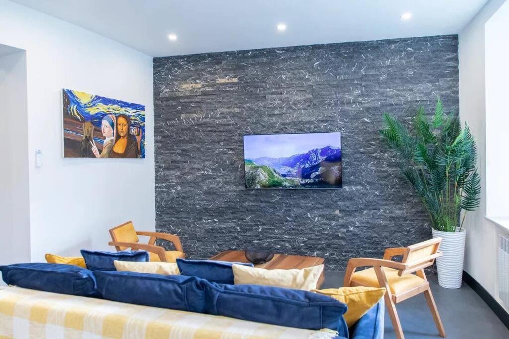 Yerevan City Center NY style Loft Apt Sleeps 8