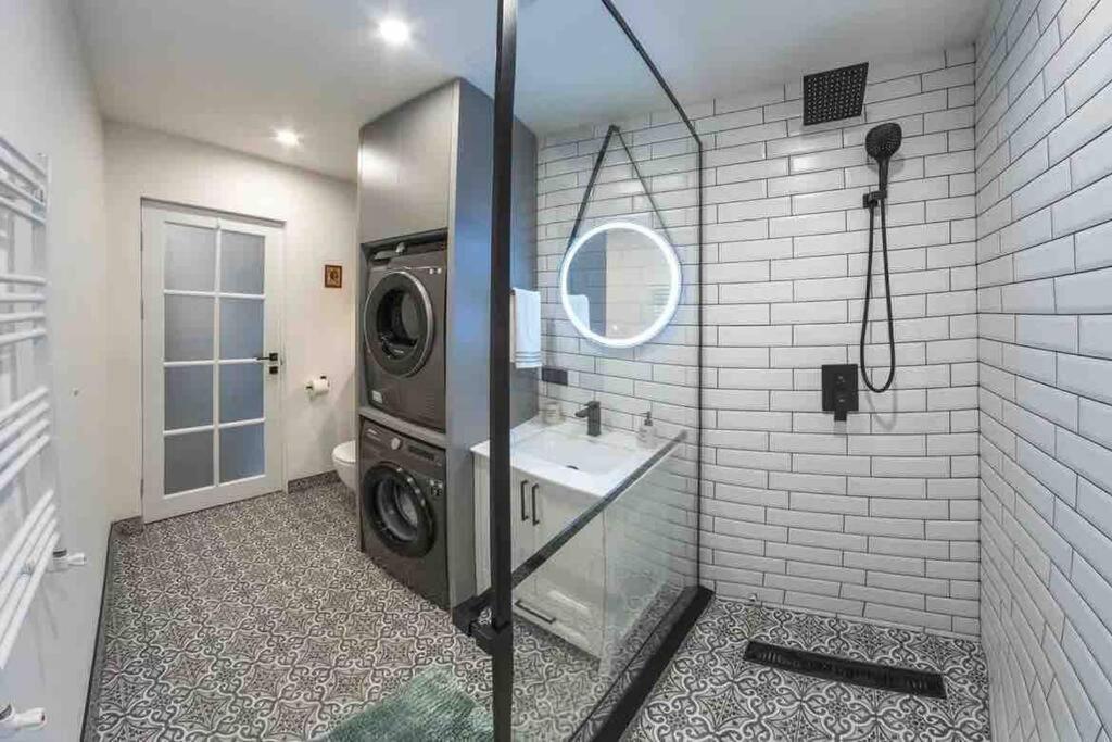 Yerevan City Center NY style Loft Apt Sleeps 8
