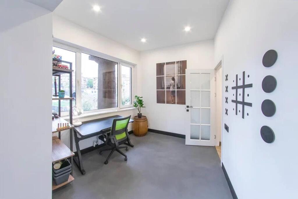Yerevan City Center NY style Loft Apt Sleeps 8