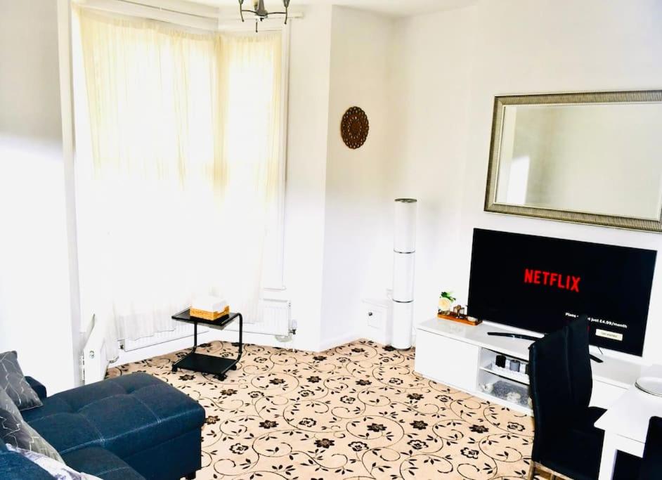 Spacious 3BR London Apartment Near Notting Hill