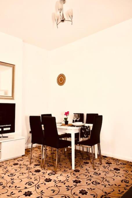 Spacious 3BR London Apartment Near Notting Hill