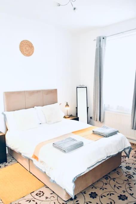 Spacious 3BR London Apartment Near Notting Hill