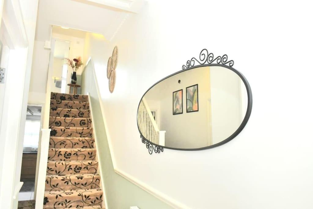 Spacious 3BR London Apartment Near Notting Hill