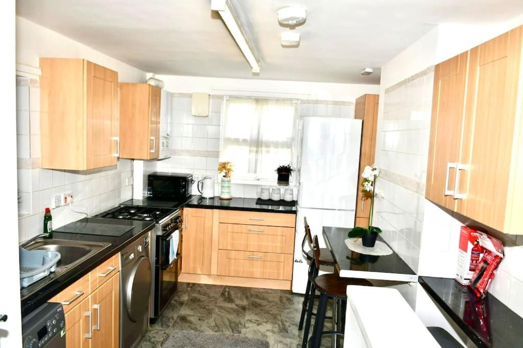 Spacious 3BR London Apartment Near Notting Hill