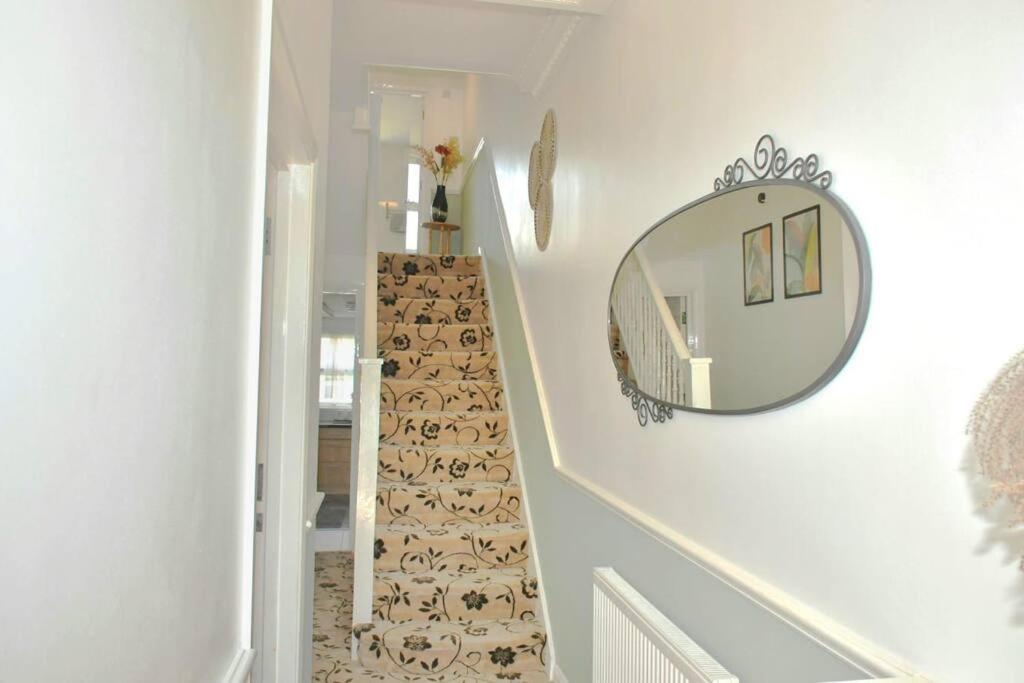 Spacious 3BR London Apartment Near Notting Hill