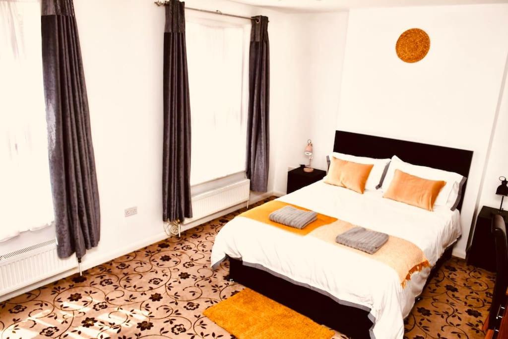 Spacious 3BR London Apartment Near Notting Hill