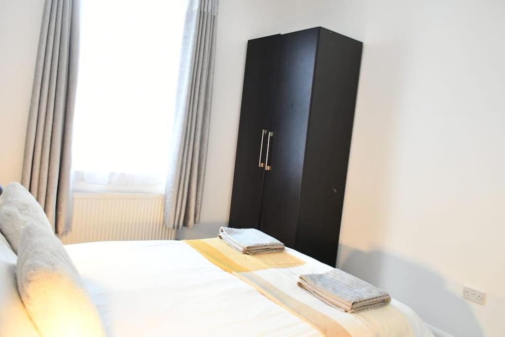 Spacious 3BR London Apartment Near Notting Hill