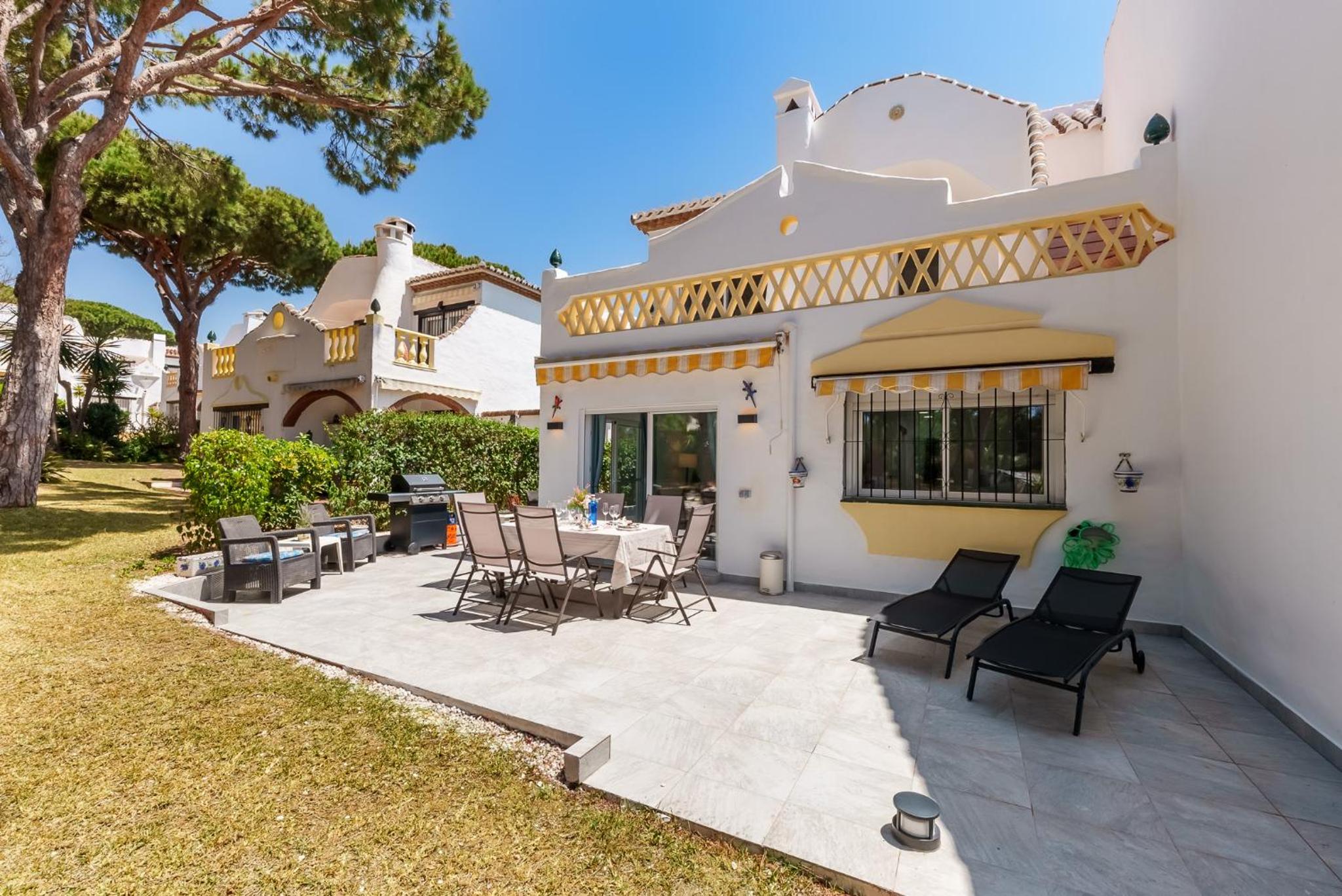 Casa Grapa in Sitio de Calahonda with heated pool