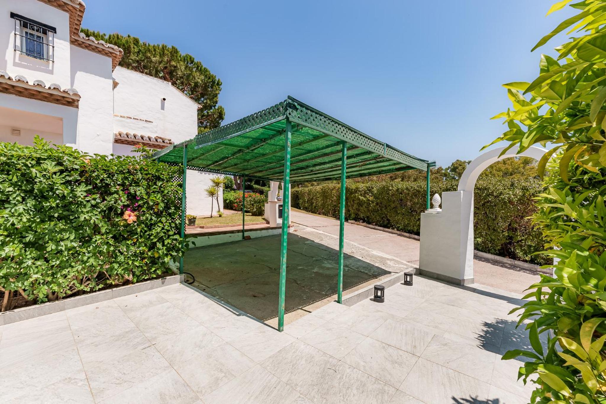Casa Grapa in Sitio de Calahonda with heated pool