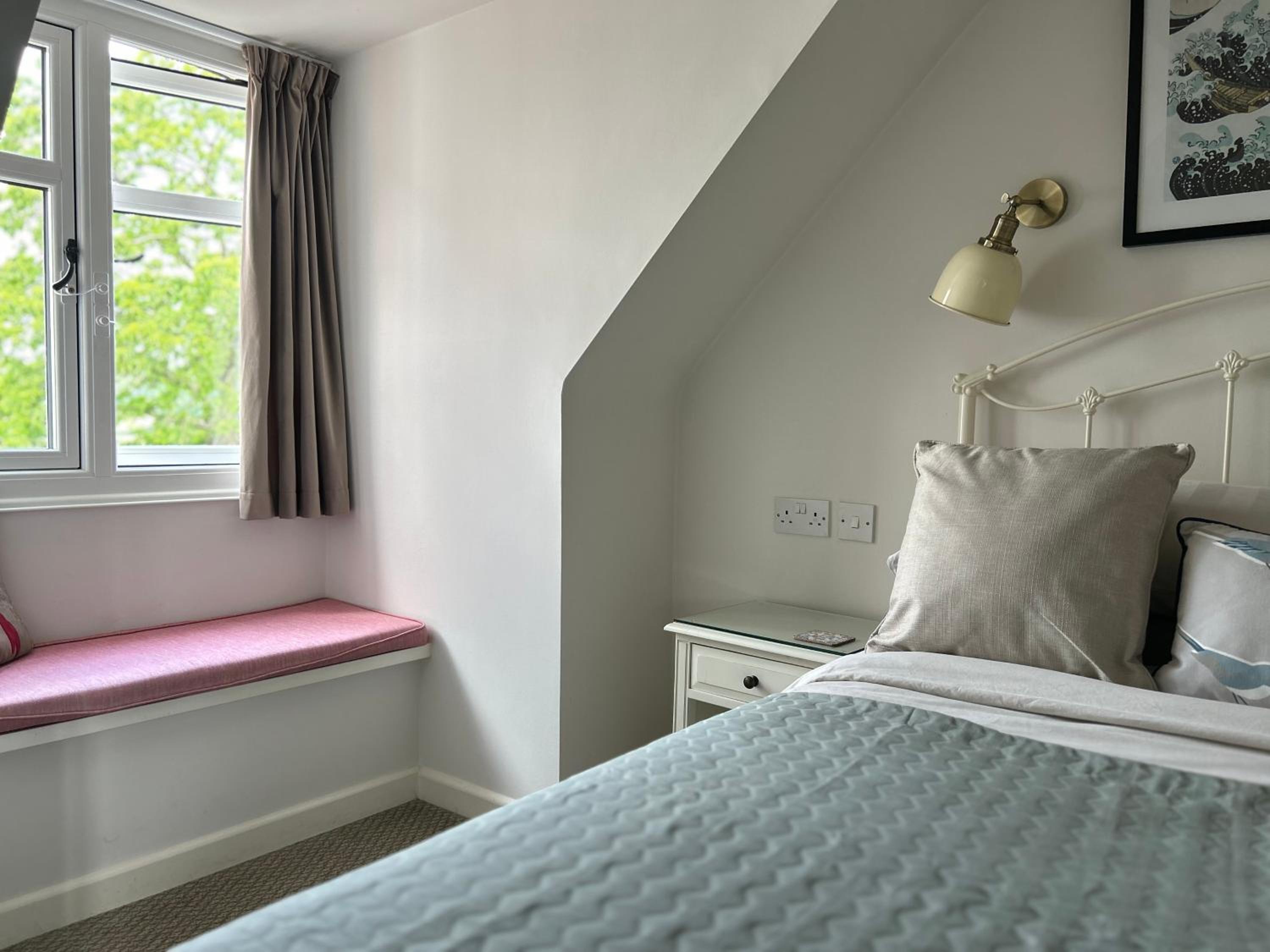 En-Suite rooms, Colyford view 5