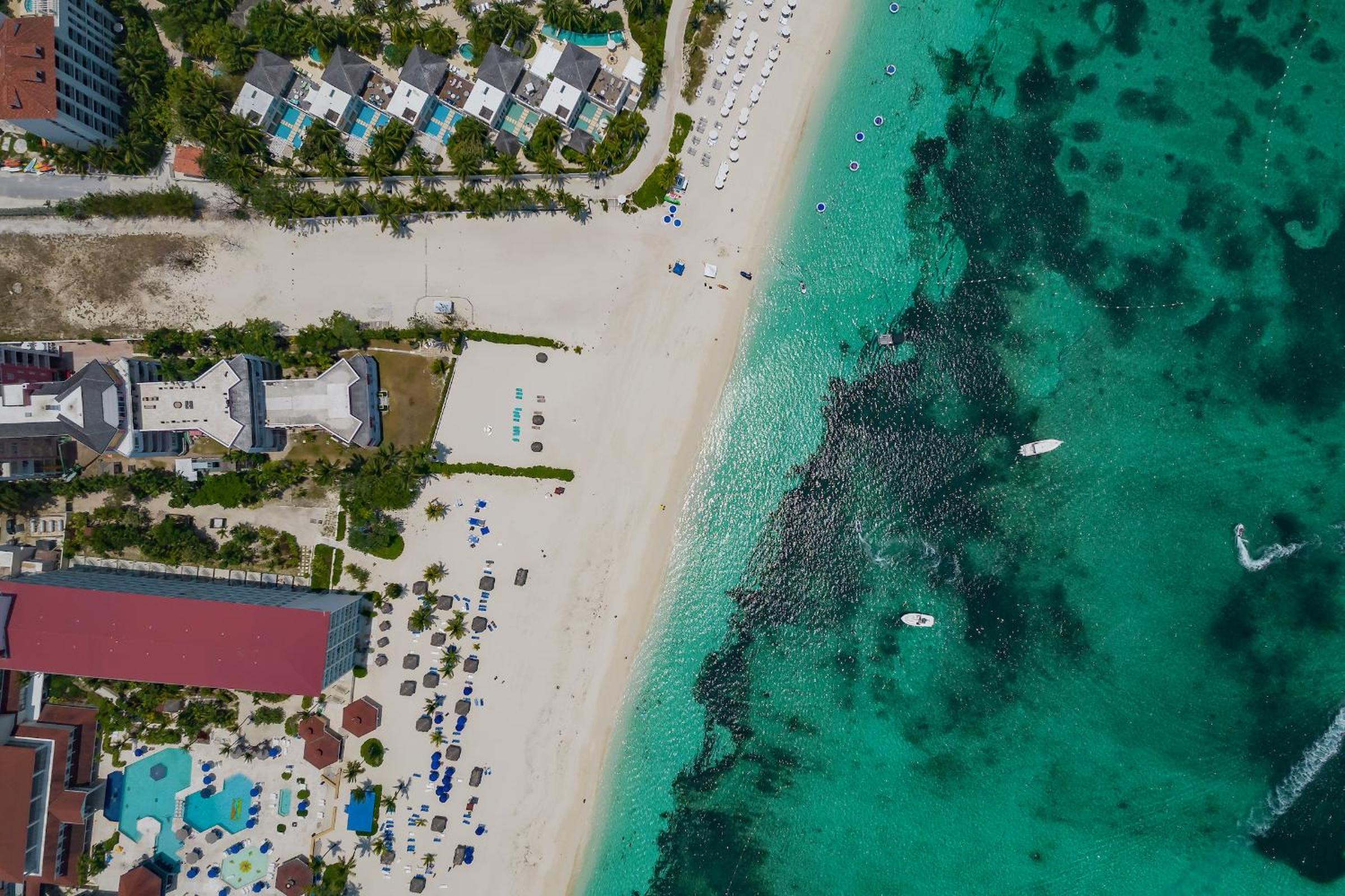 Hotel Wave Song - Stunning apartment on beach with pool - Image 1