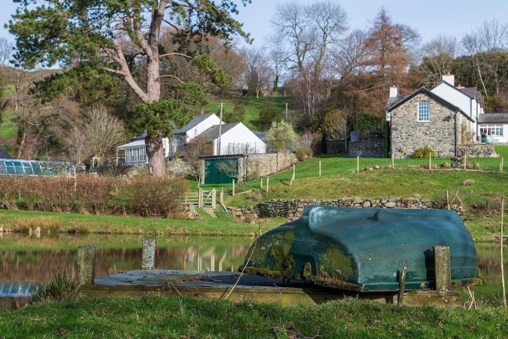 PLAS IWRWG GRANARY - Stunning Barn Conversion based in North Wales view 3