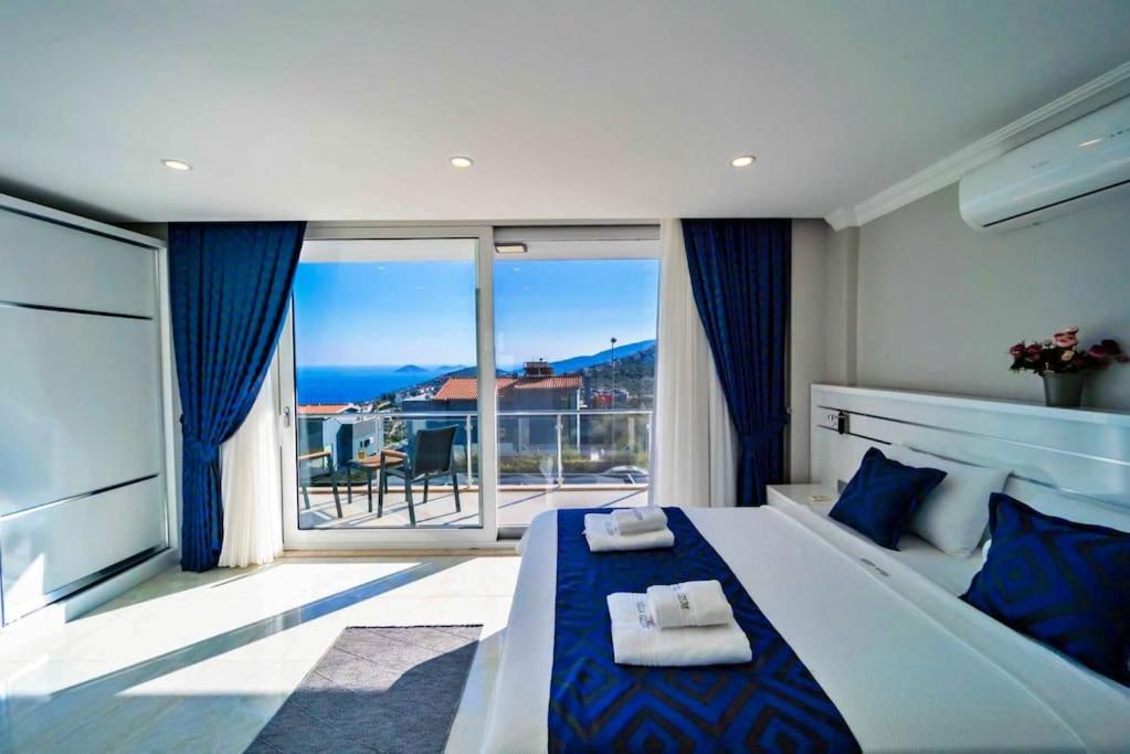 Deniz manzaralı Lara Lüks Villa view 4
