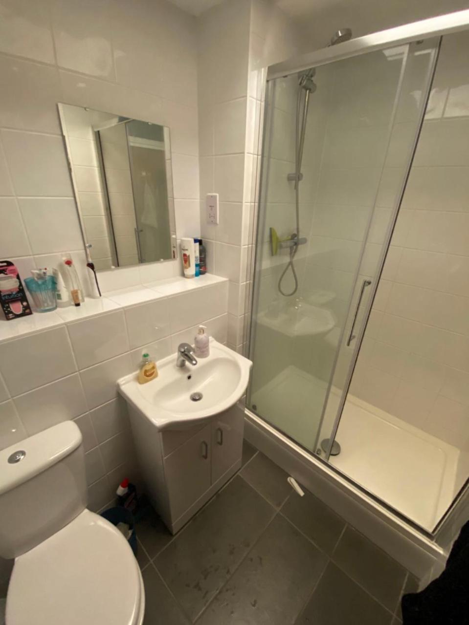 Double room near Uni &shopping center & free parking