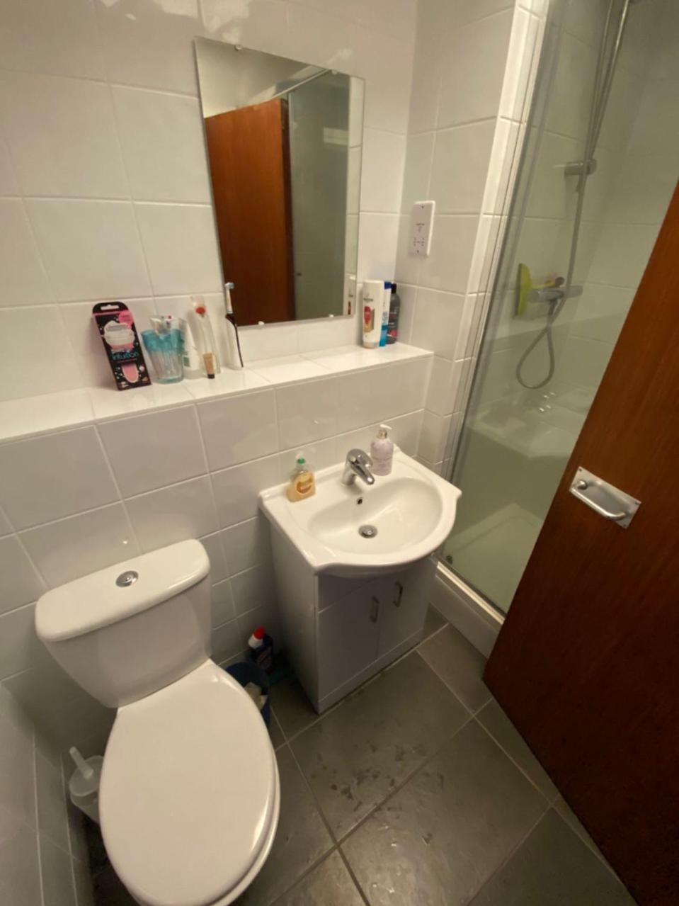 Double room near Uni &shopping center & free parking