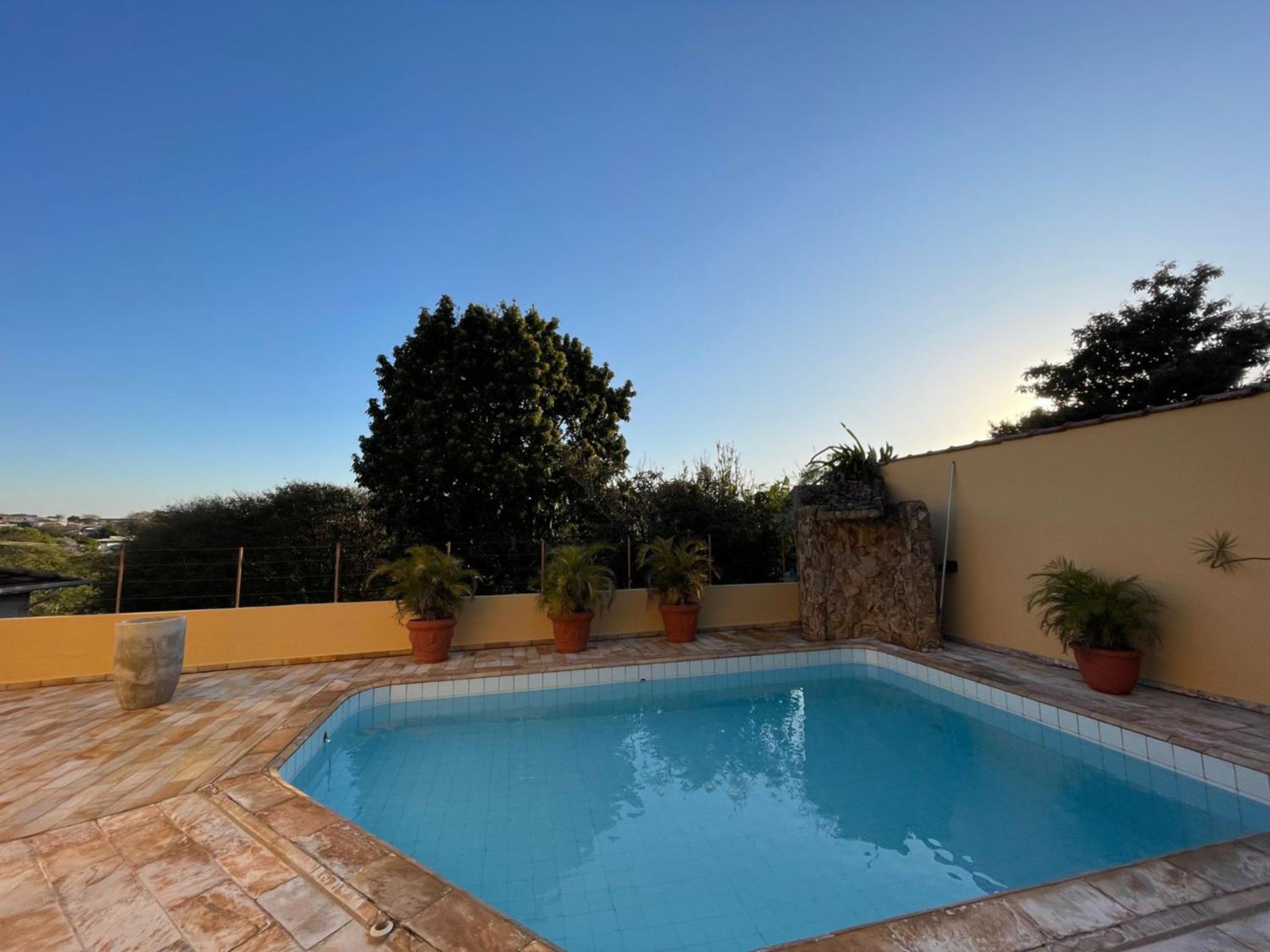 Casa com Piscina no Centro - 13 pessoas - Churrasqueira - Elegante