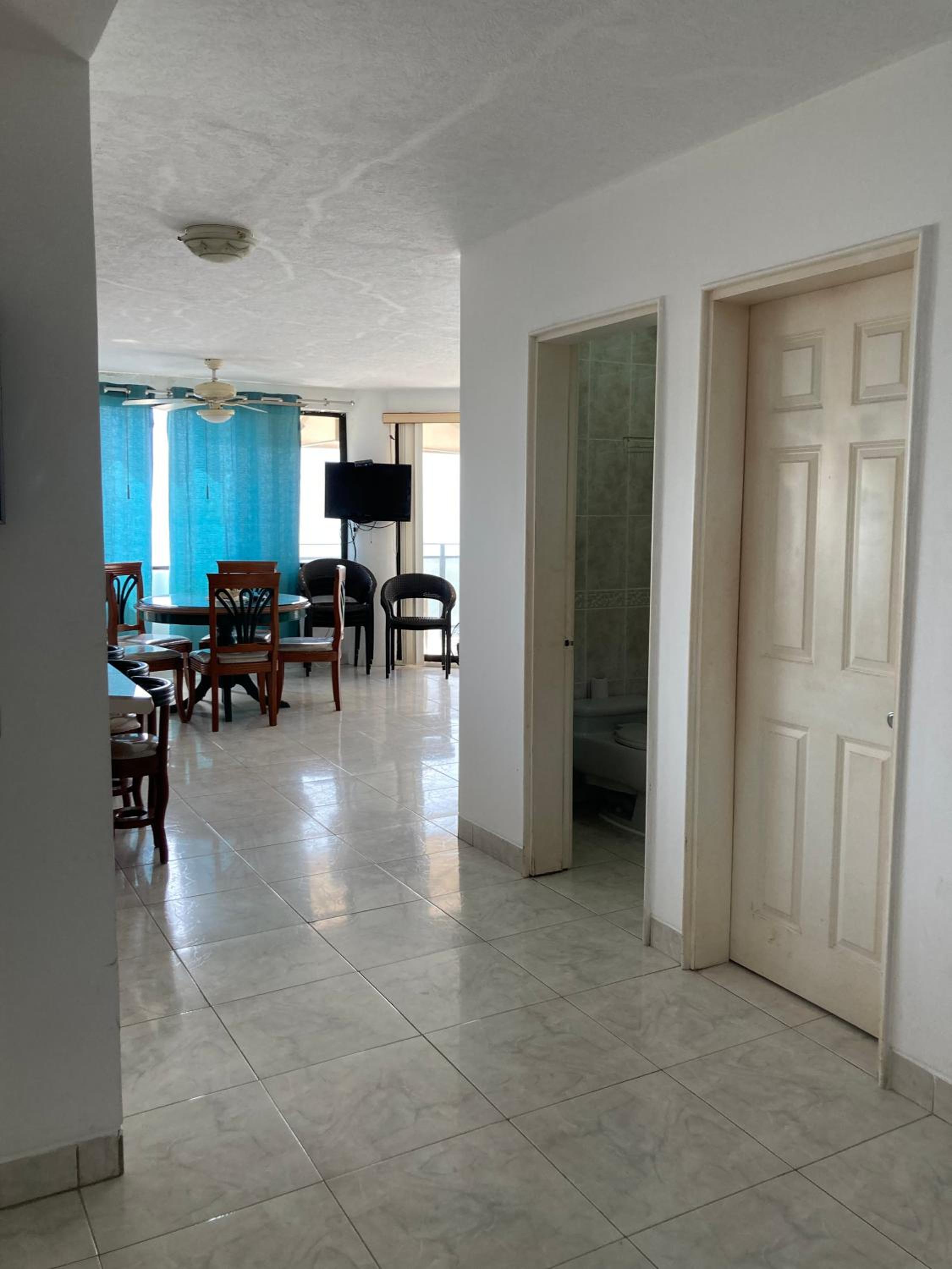 Departamento 4 habitaciones 12 personas vista al mar 8vo piso Playa Almendro view 5