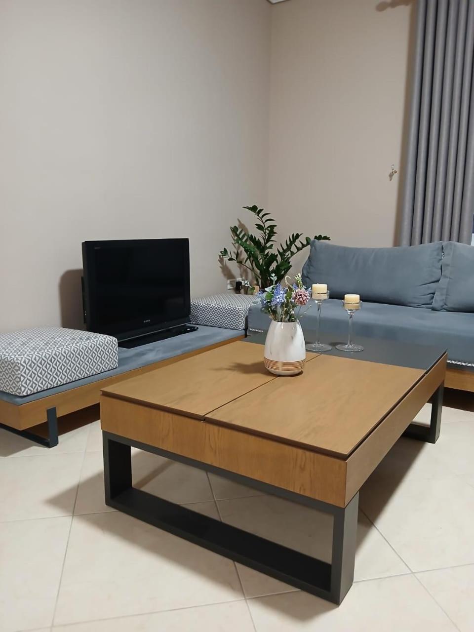 Amos Apartment