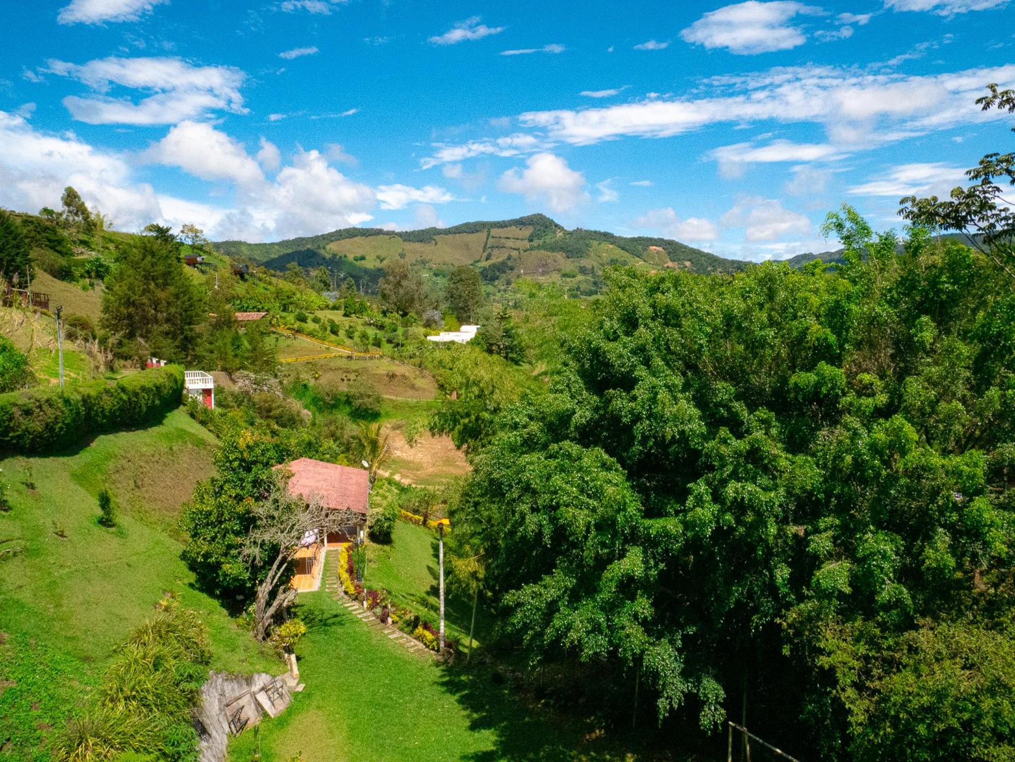 Descanso Bajo La Piedra Del Peñol