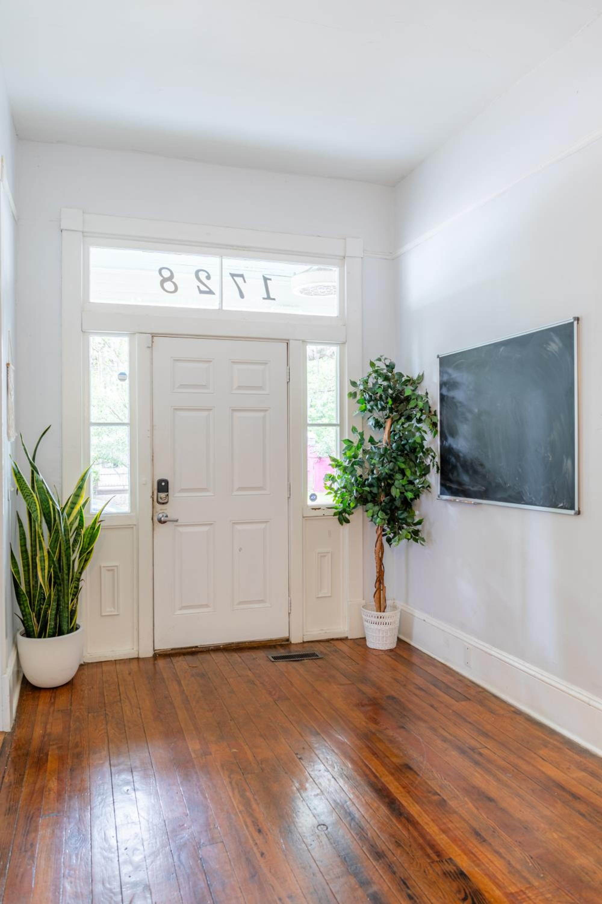 Charming Apartment in the Heart of Savannah 2 view 4