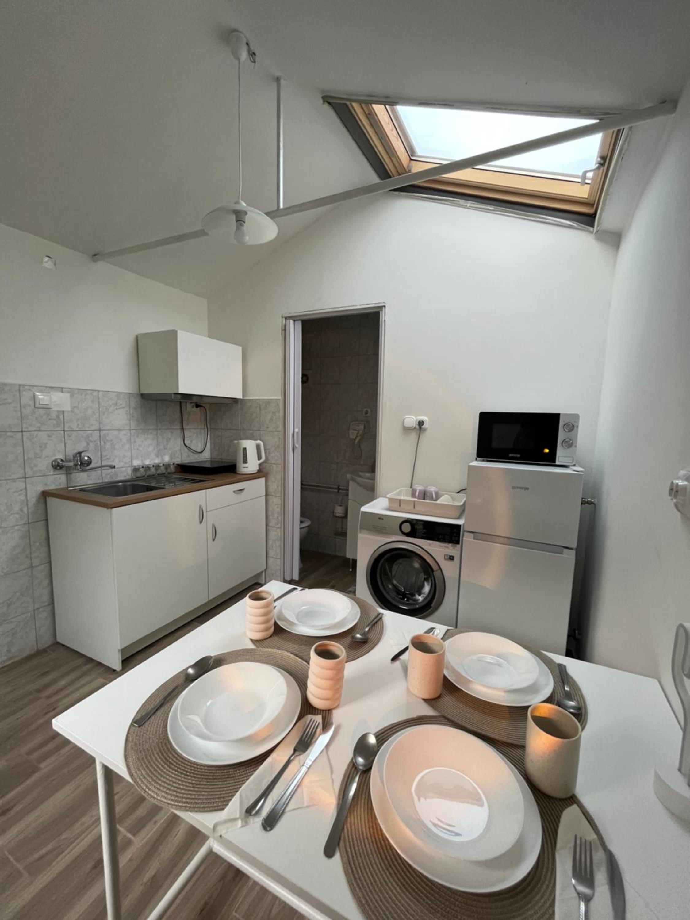 Apartment with Rose Garden & free parking view 5