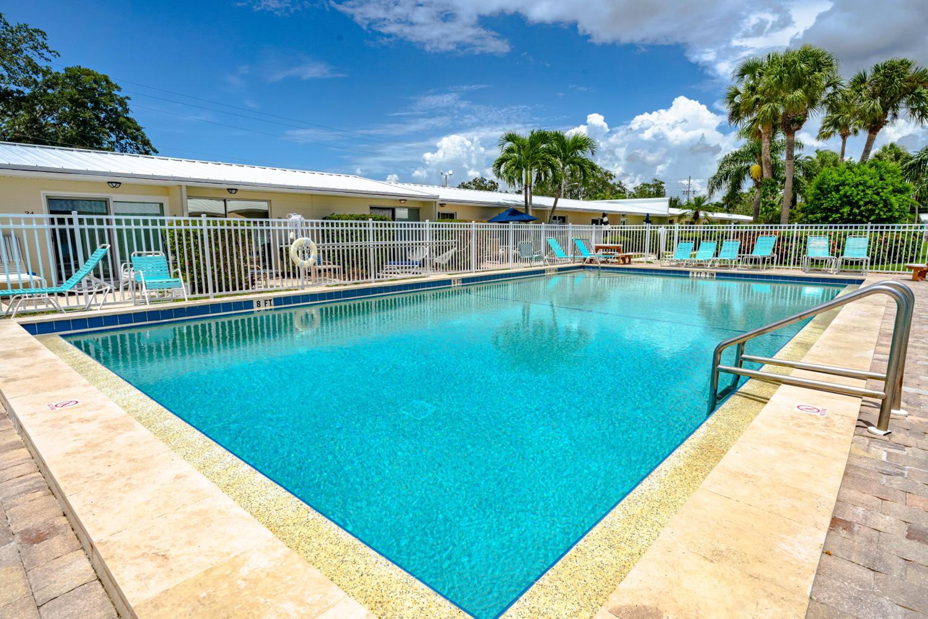 Jamaica Royale Beachfront Tower By Beachside Management
