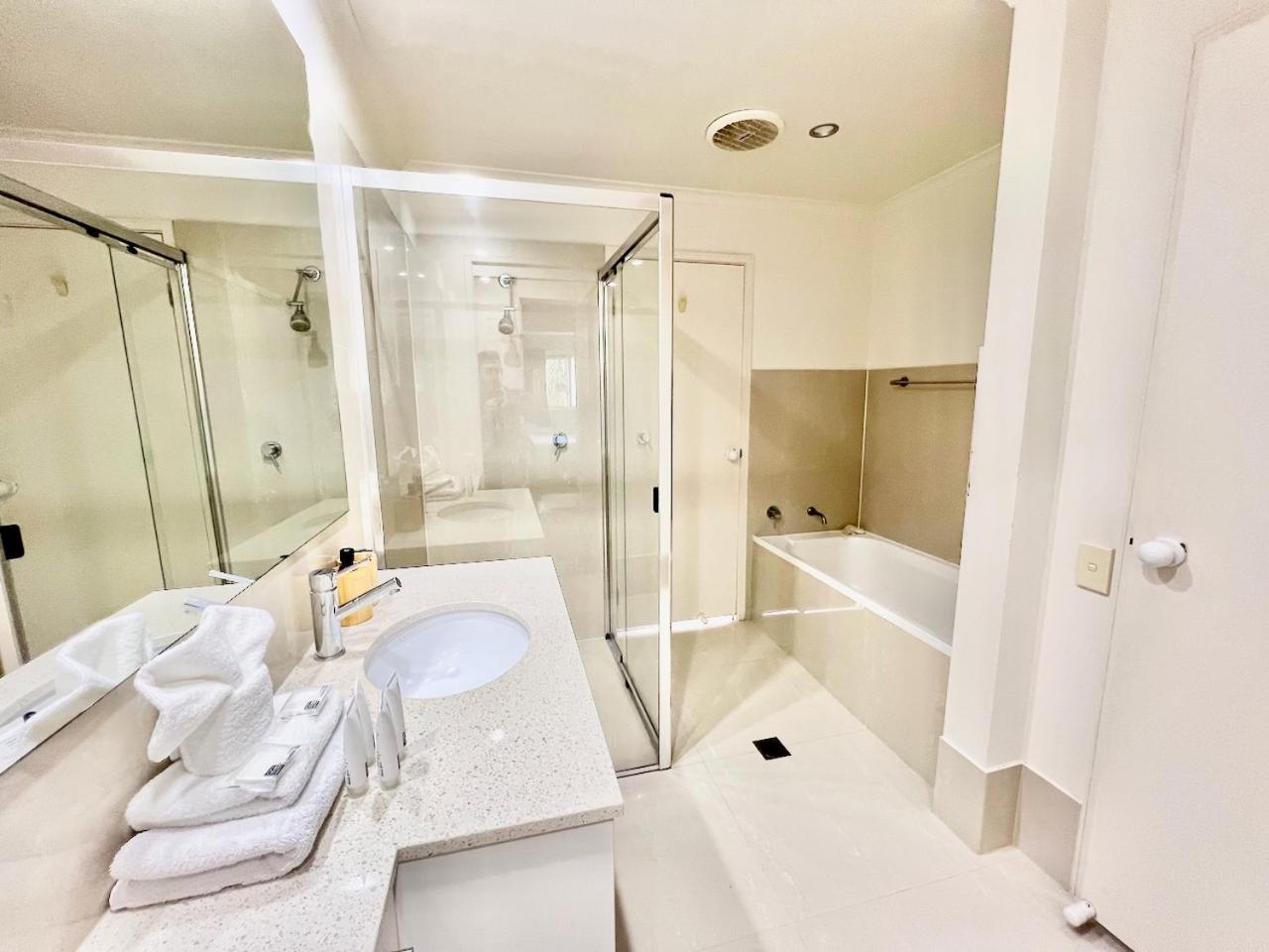 Poolside Villa, Direct Access #45