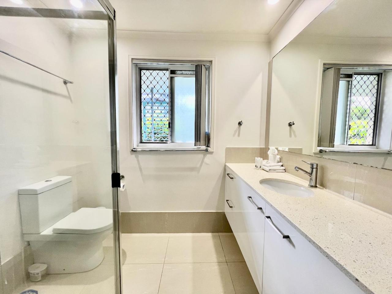 Poolside Villa, Direct Access #45