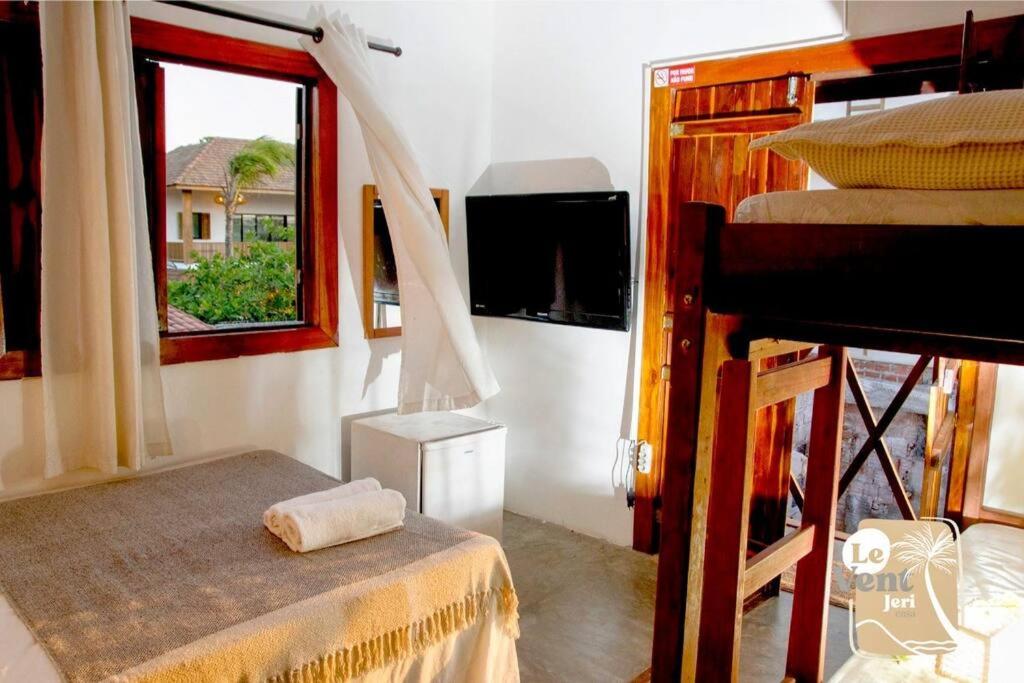 Casa de charme com 5 suites e piscina , a 5 minutos a pe da praia e do centro de Jericoacoara