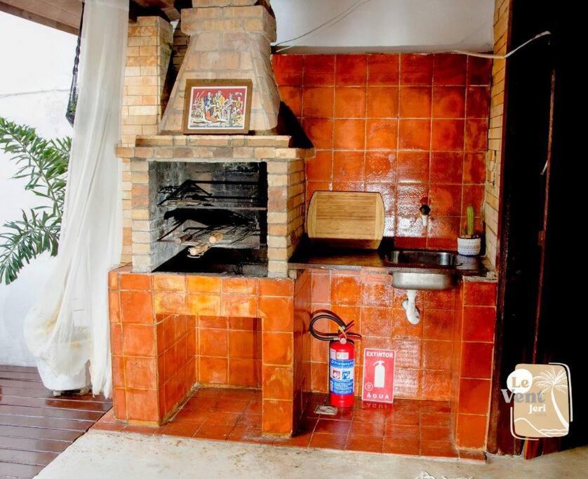 Casa de charme com 5 suites e piscina , a 5 minutos a pe da praia e do centro de Jericoacoara