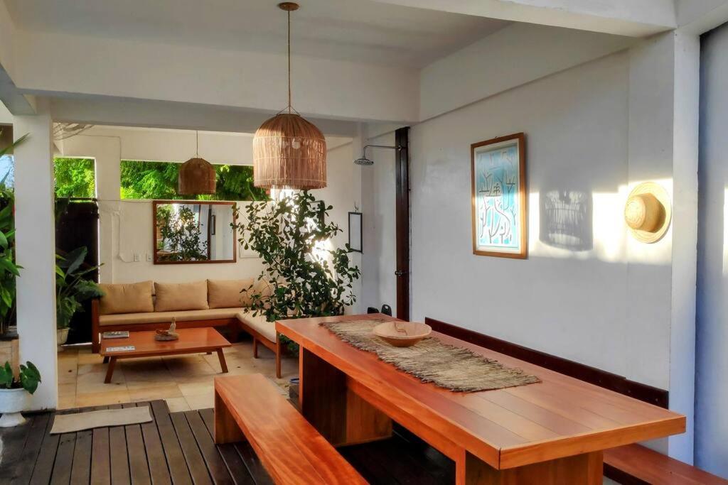 Casa de charme com 5 suites e piscina , a 5 minutos a pe da praia e do centro de Jericoacoara