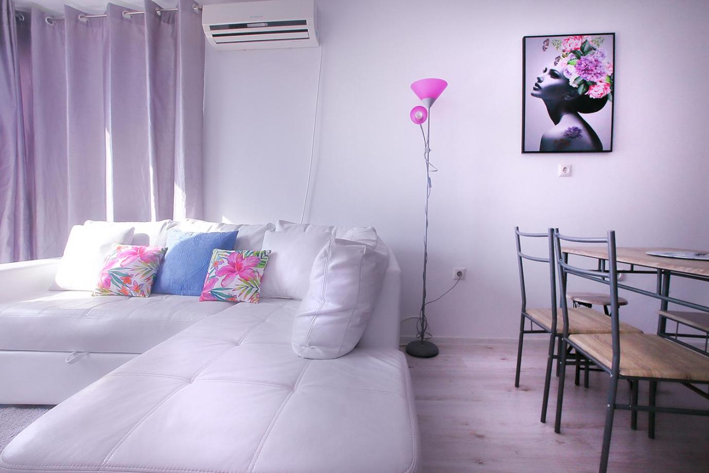 Private apartment with parking and pool