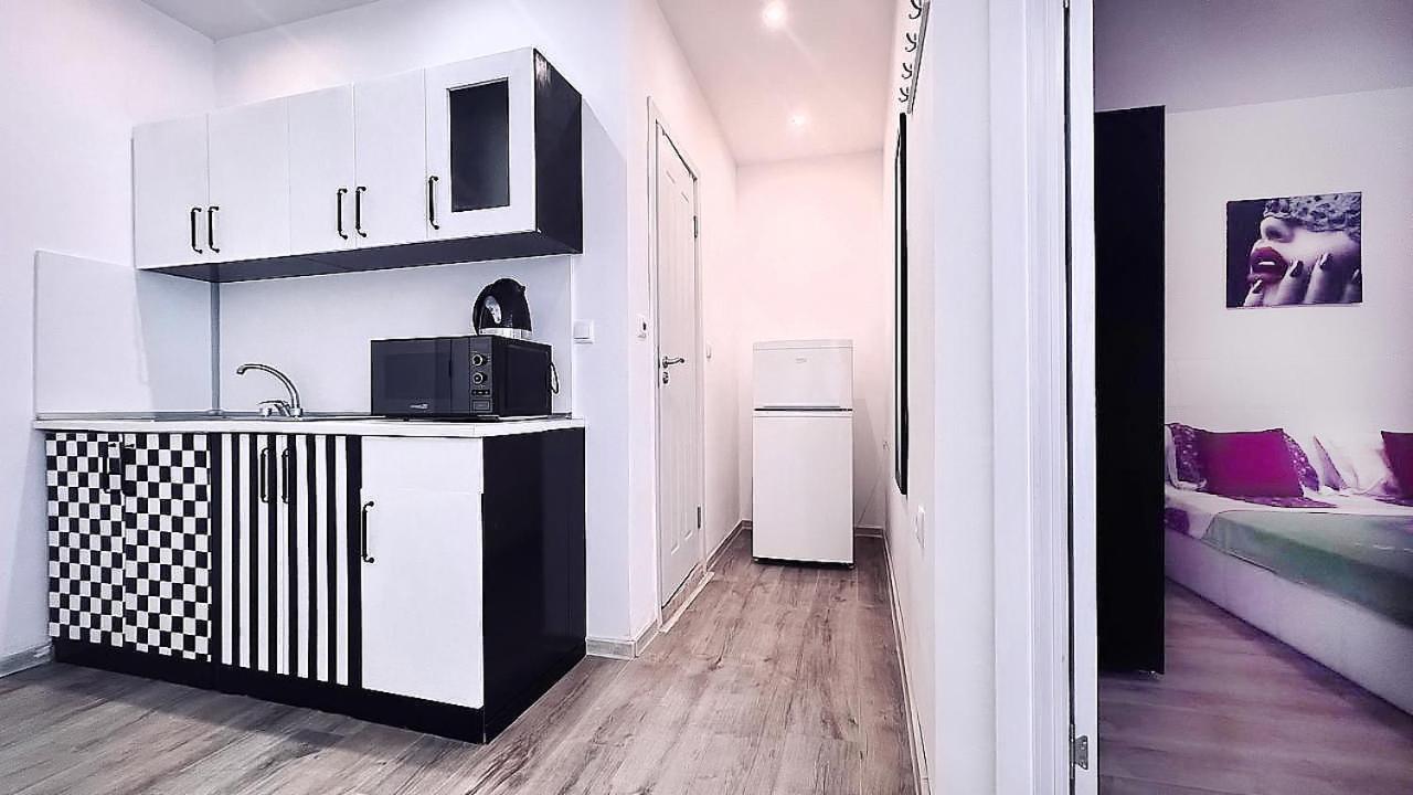Private apartment with parking and pool