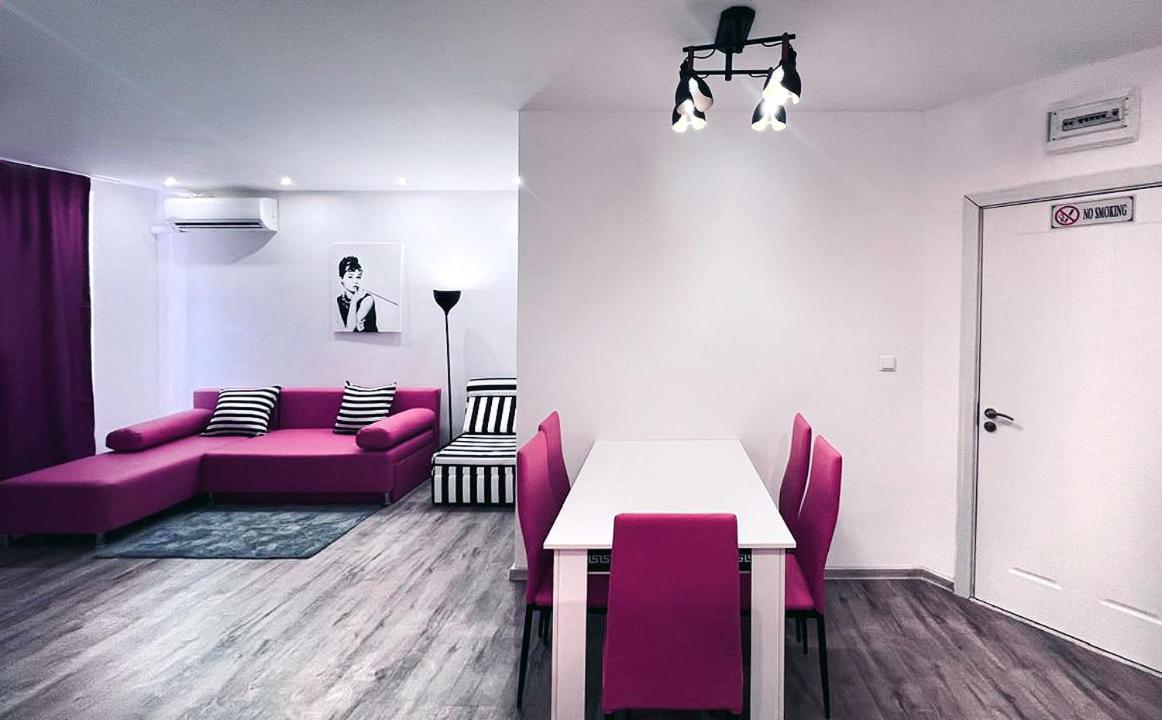 Private apartment with parking and pool
