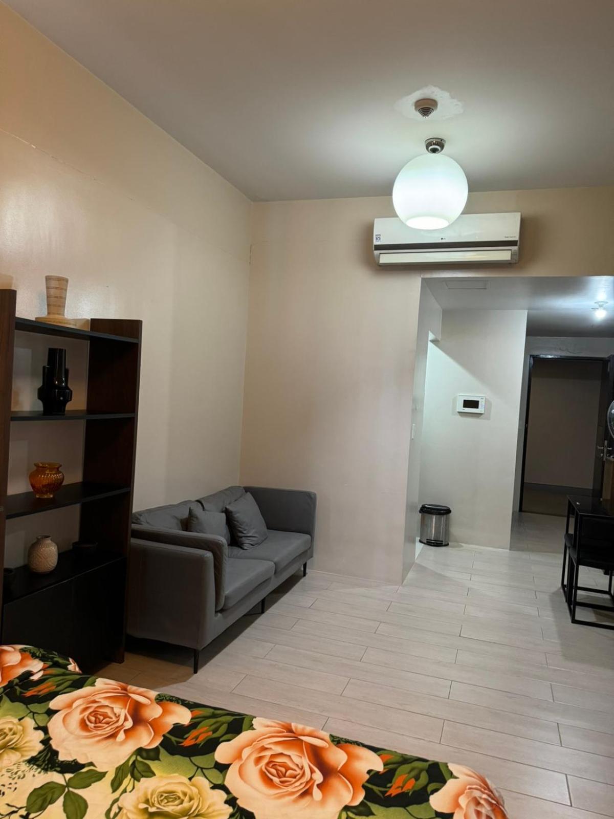 Manila Vacations - Henry's Newport Deluxe Condotel - Property Image 8