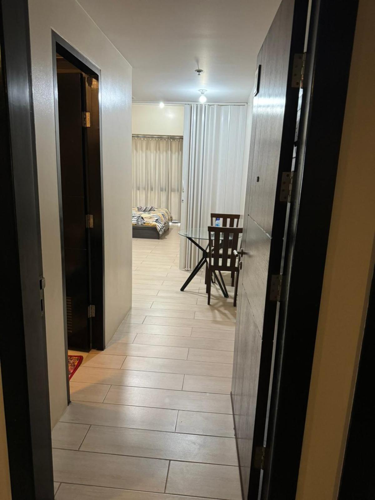 Manila Vacations - Henry's Newport Deluxe Condotel - Property Image 5