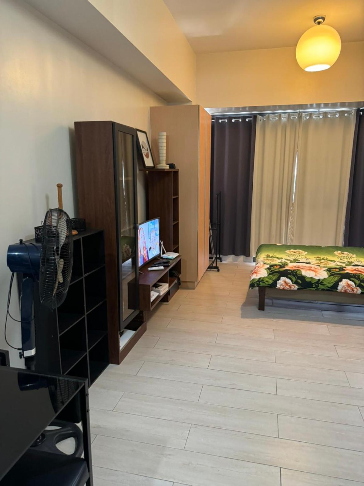 Manila Vacations - Henry's Newport Deluxe Condotel - Property Image 2