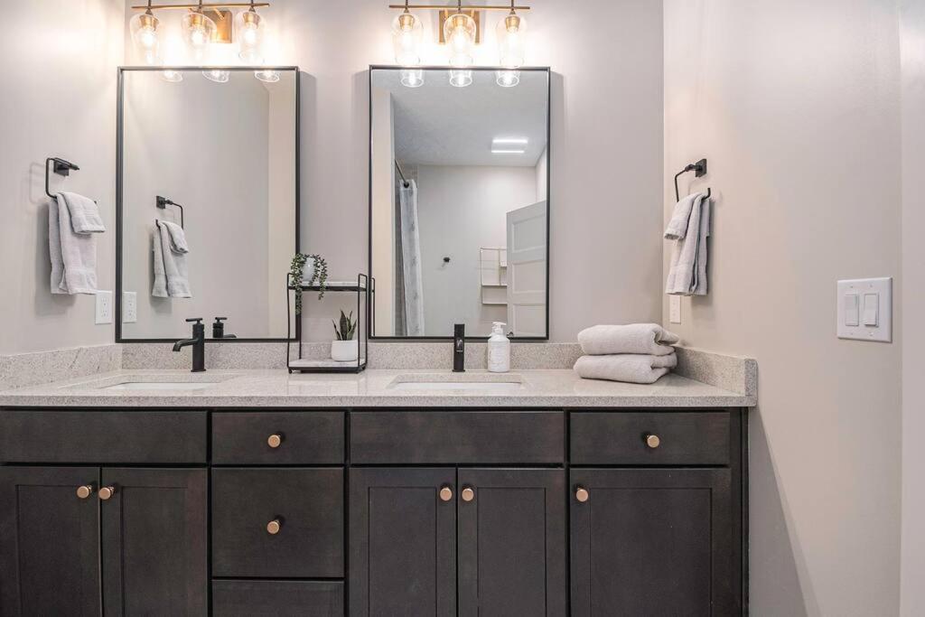Modern 3-Story Townhome view 5