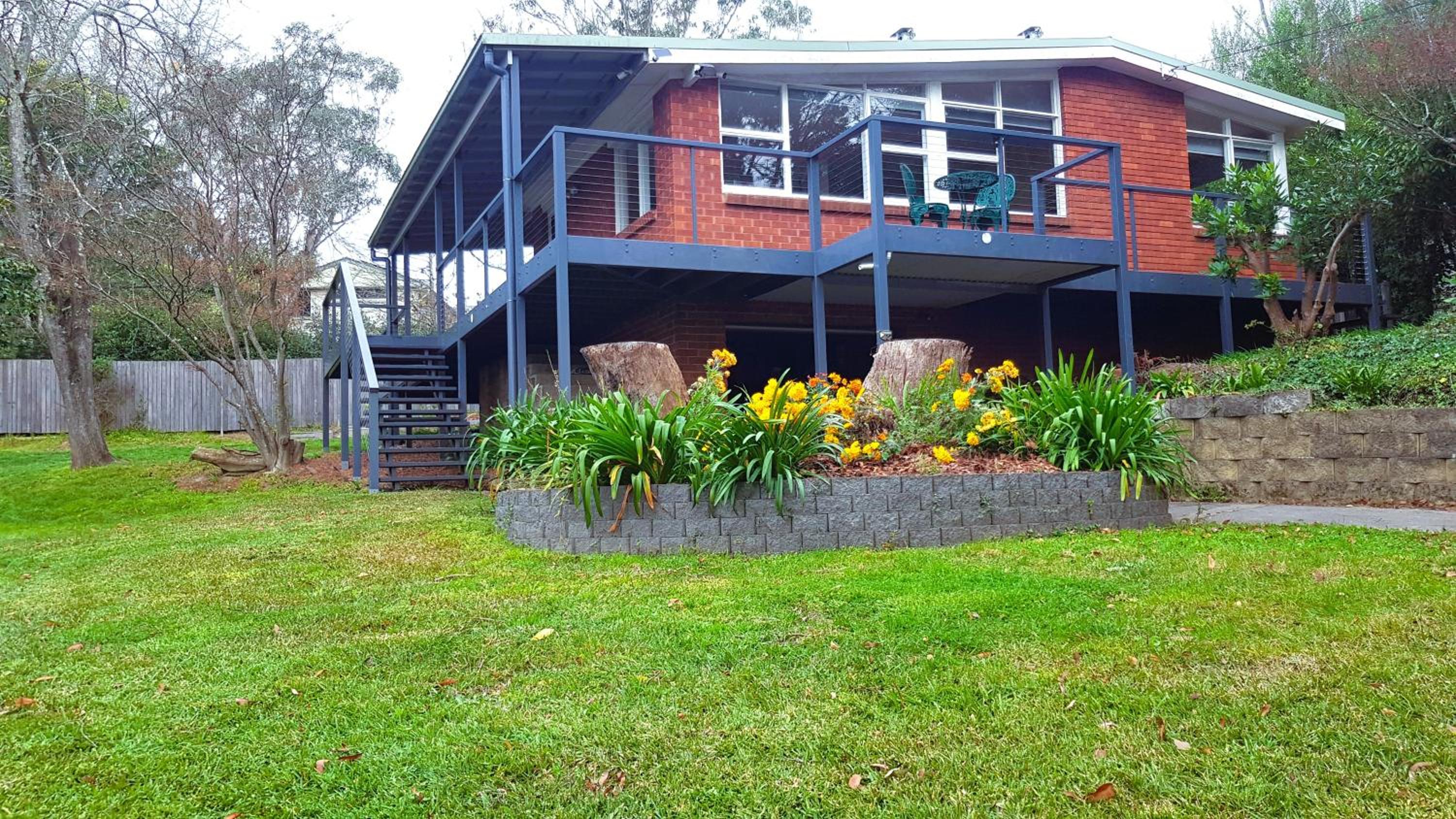 Hotel Green Leaf Retreat - PETS ALLOWED - FREE PARKING - FAMILY FRIENDLY - CLOSE TO KATOOMBA AND ALL MOUNTAIN ATTRACTIONS! - Image 1