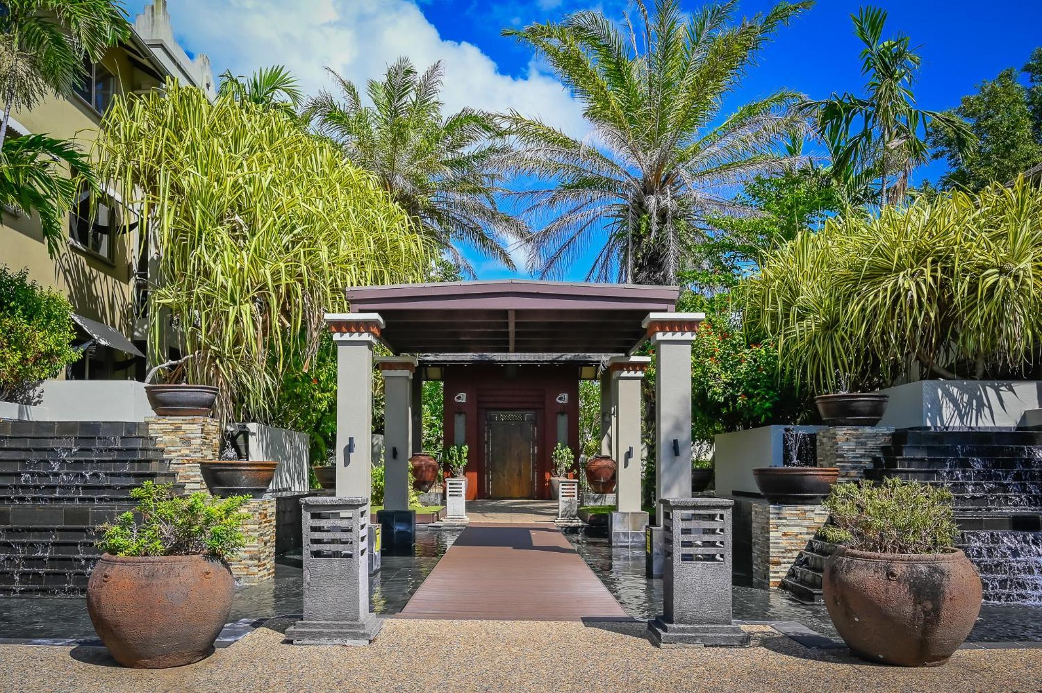 Hotel Tropical Gardens - Resort 9 Pools free parking - Image 1