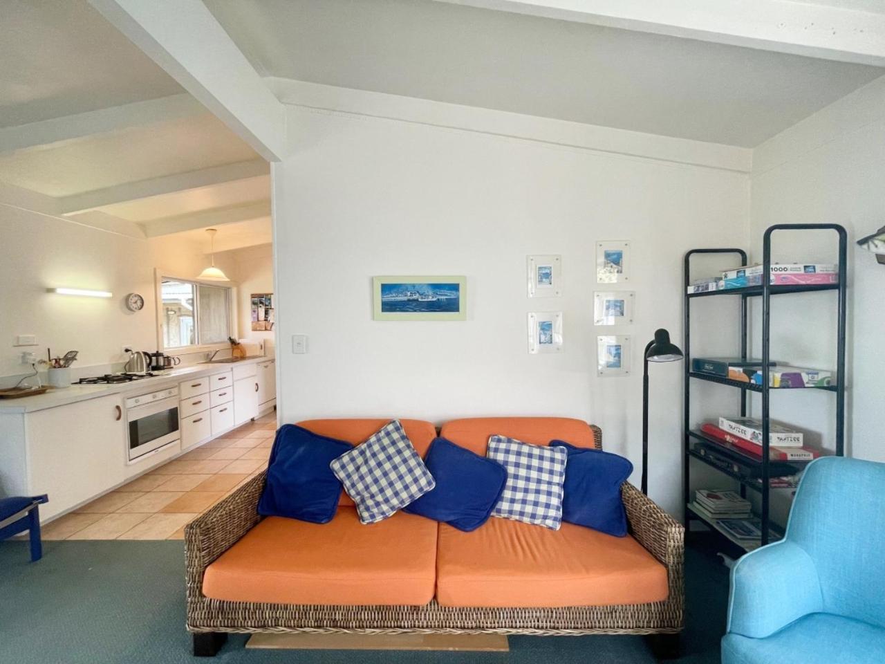 Genuine Kiwi Bach- Stay Waiheke view 5