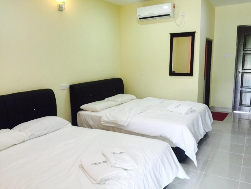 Penarak Bamboo Beach Motel