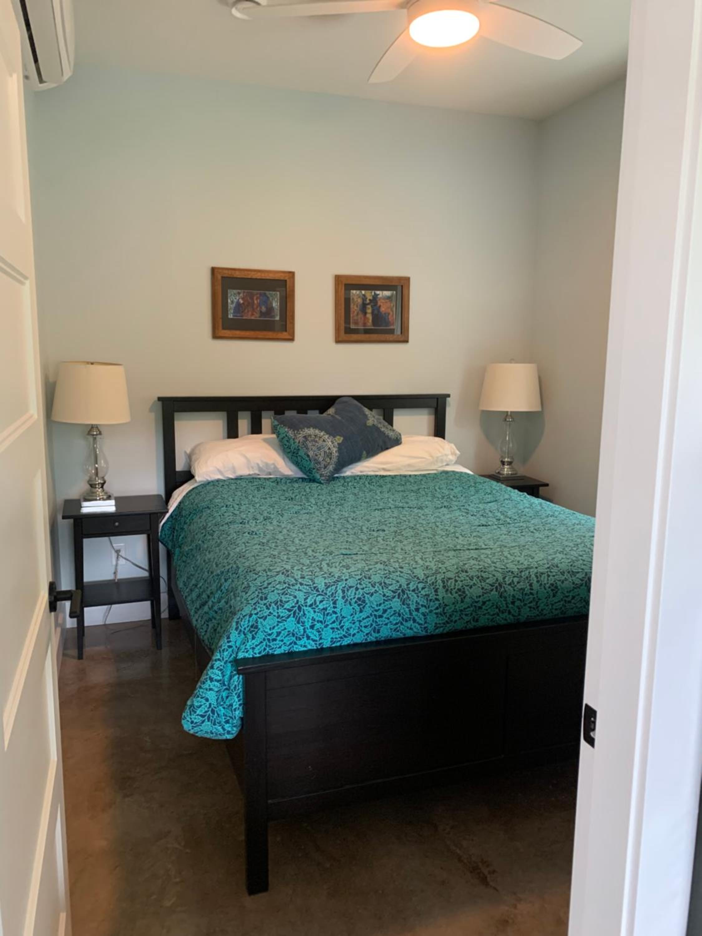 Shuswap, Sun Filled, Pet Friendly, Beach Cottage & Suite