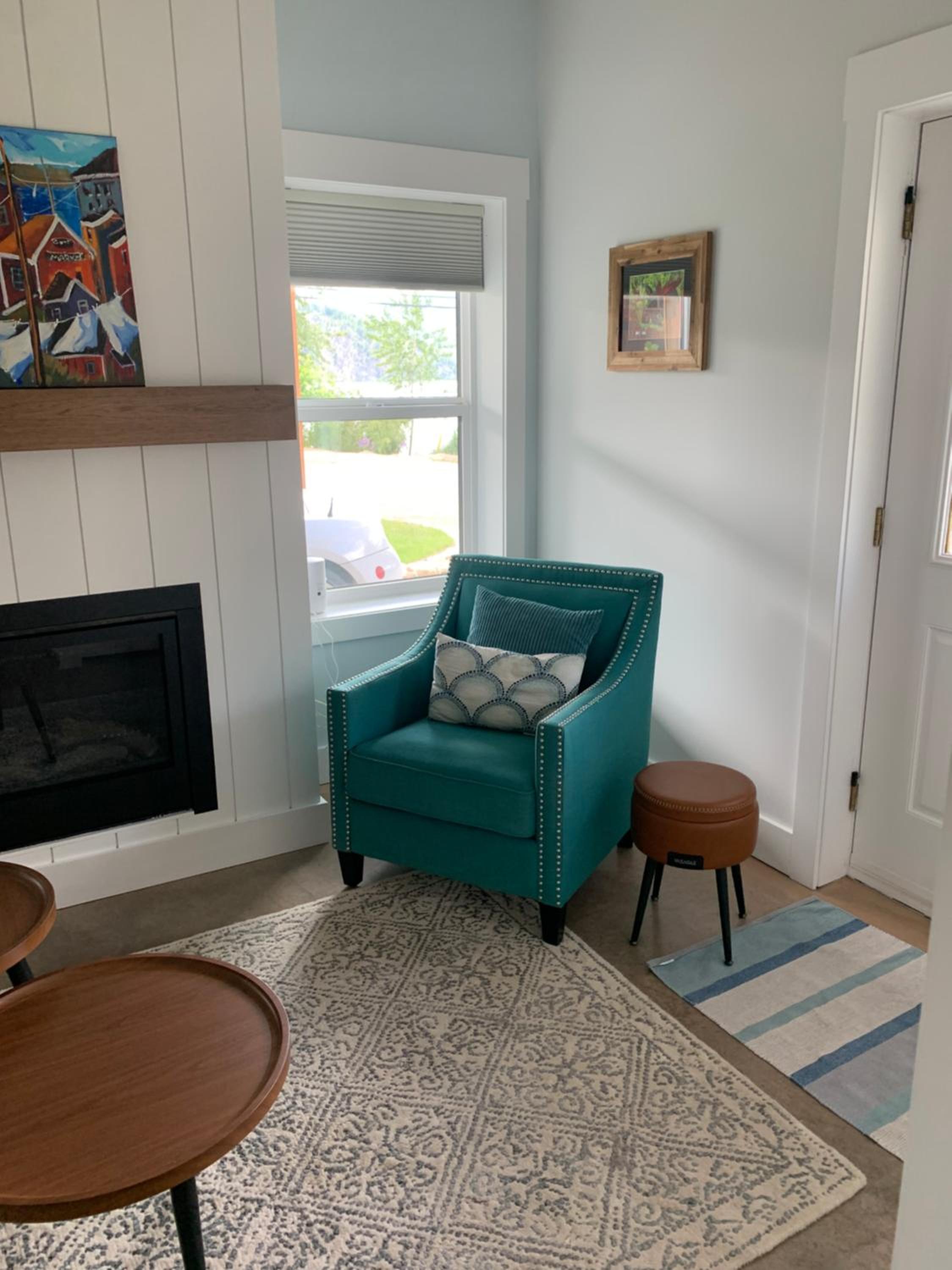 Shuswap, Sun Filled, Pet Friendly, Beach Cottage & Suite